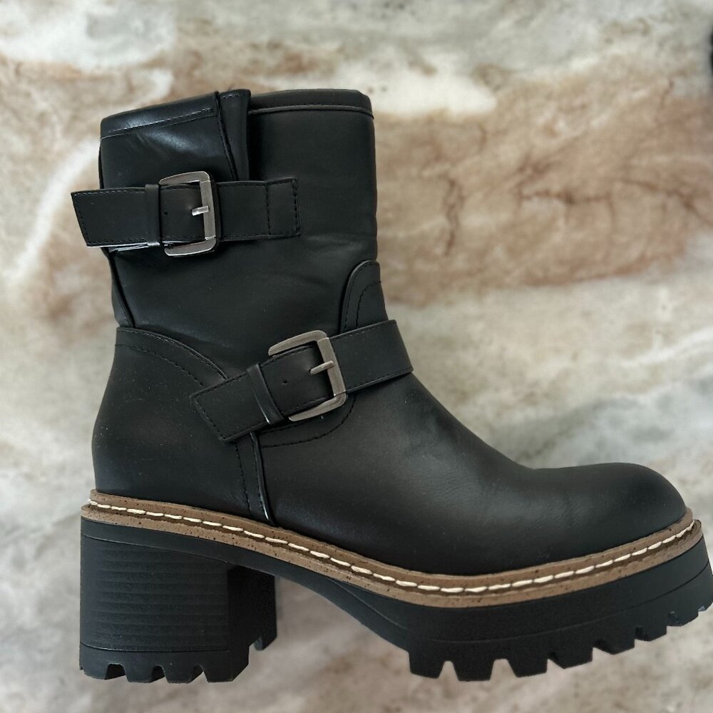 Sincerely Jules Esprit Black Lug Soled Boots with Buckles